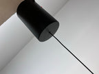 Detalle del cuerpo negro superior de la lámpara colgante Turmalina