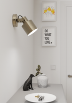 Spot Faro instalado en pared sobre consola