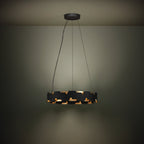 Lámpara colgante Auria circular, ambiente iluminado