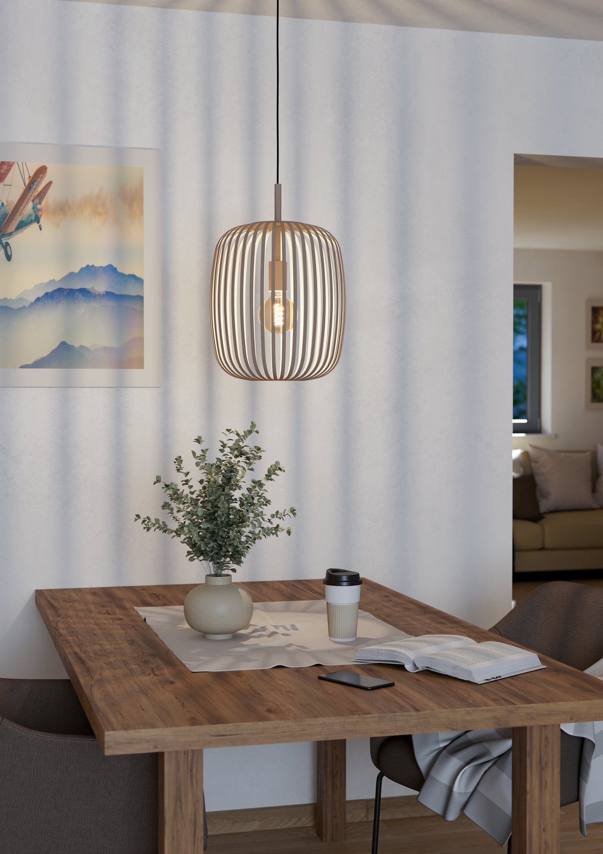 Citrino individual lámpara colgante sobre una mesa de comedor de madera