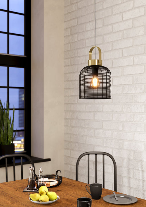 Lámpara colgante Arion sobre mesa de comedor junto a muro de ladrillo