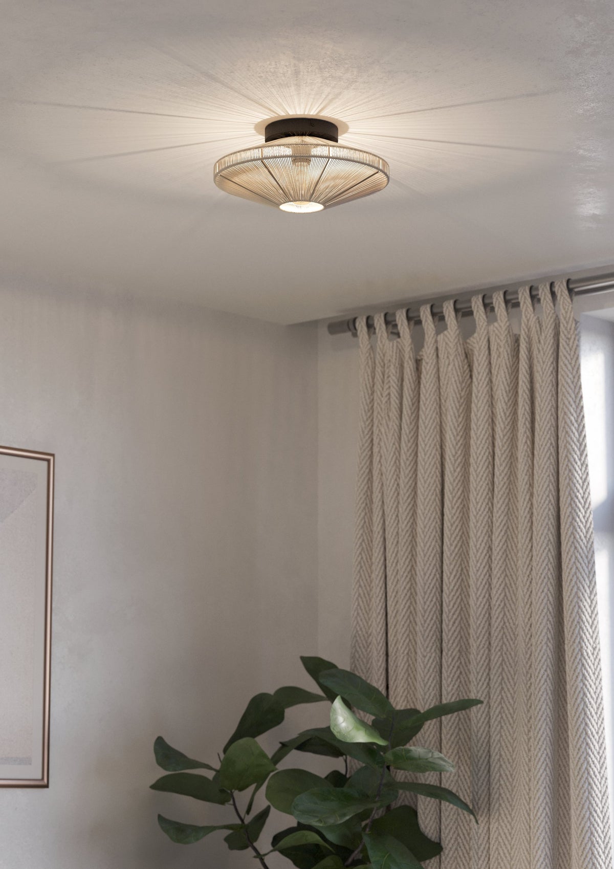 Plafón de techo Rafia instalado en una habitación